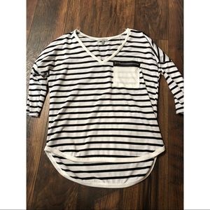 Striped quarter sleeve shirt